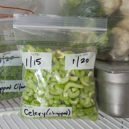 Zipgards ZIPGARD FREEZER BAG QUART 2.7MIL, 1 x 500 x 500 each Case - GS1 product-in-use image