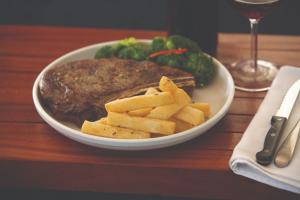 Comida Vida Yuca Steak Cut Fries 6 lbs (PACK OF 4)