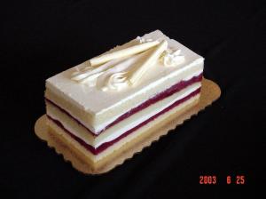 The Original Cakerie 6 Cut Super Size Strawberry Shortcake (185 OZ, 2 Per Case)