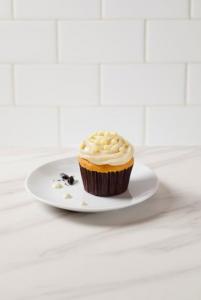The Cheesecake Factory Bakery Medium Vanilla Bean Cupcake, 8 x 1 each Case - Bakery & Desserts