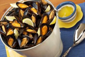 Oyster Bay Whole Cooked Mussel, 1 Pound - 10 per case.