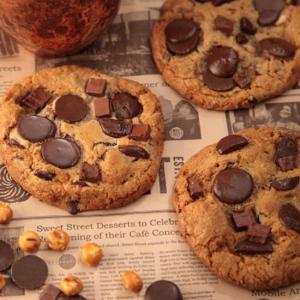 Sweet Street Cookie Puck, Sandys Chocolate Chunk with Pretzels M