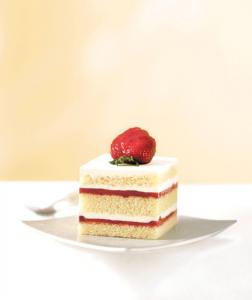 The Original Cakerie Strawberry Short Dessert Cake (185 OZ, 2 Per Case)
