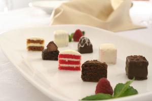 Cuisine Innovations Assorted Petit Four, BulkSize Case, 96 Per Case