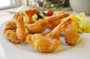 Tampa Bay Fisheries Lightly Breaded Colossal Shrimp In Bulk (3 lbs, 4 Per Case)